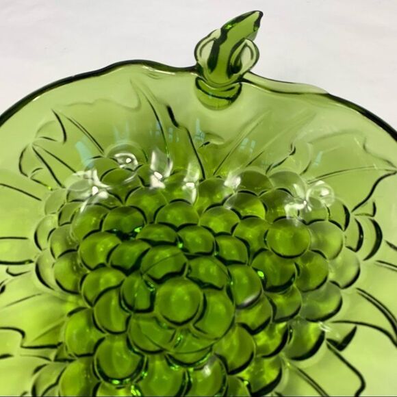Vintage 1970’s Indiana Glass Avocado Green Grape Cluster Fruit Salad Bowl - Picture 10 of 12